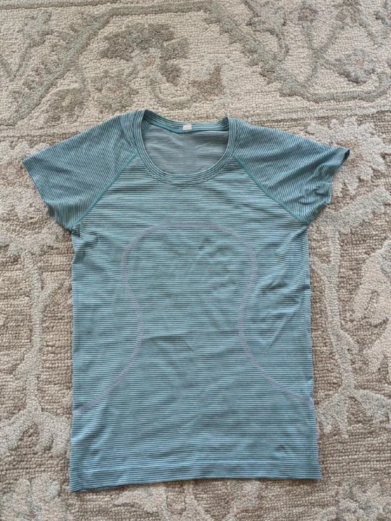 Set of 2 Lululemon Women's Shirts - Picture 5 of 8